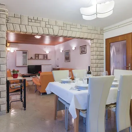 Apartamento Stunning Apartment In Pula Pula