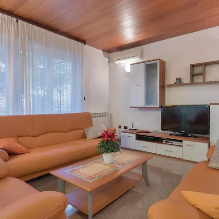 Appartement 2 Bedroom In Pula