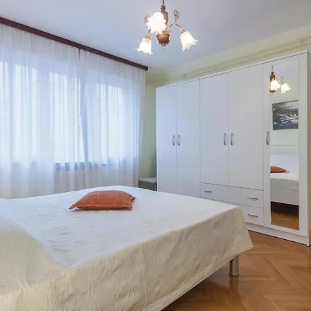 Appartement 2 Bedroom In Pula