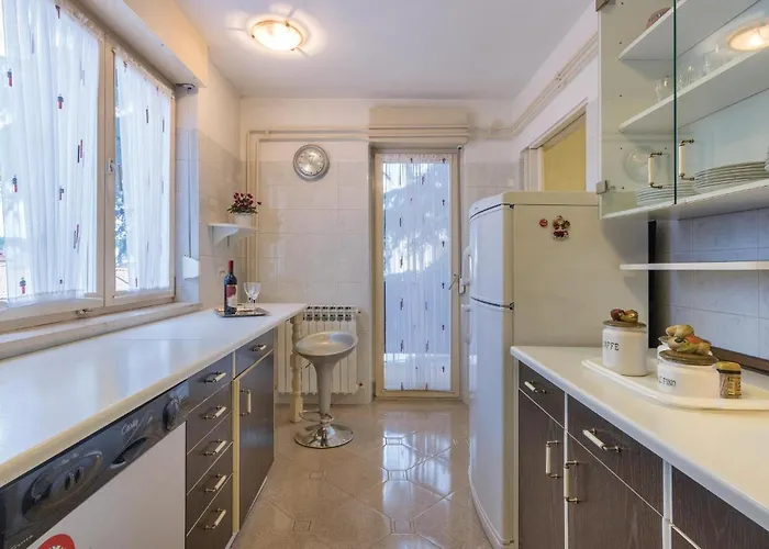 2 Bedroom In Apartment
