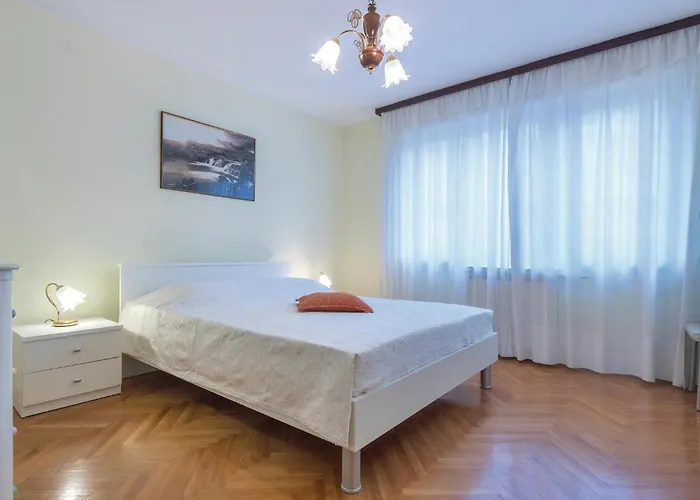 2 Bedroom In Apartment *